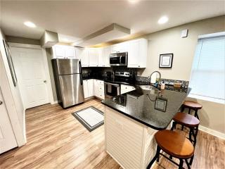 Boardwalk- large modern unit with King bed fast WIFI free coffee and easy parking - Wilmington - 9