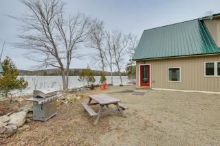 Lakefront Bucksport Home with Fire Pit and Gas Grill! - 8