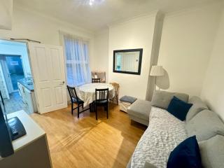 4 Bedroom House in Turnpike Lane/Wood Green - Londra - 9