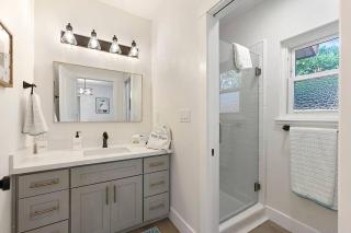 East Sac Getaway, Walking Distance to Hospitals - 4