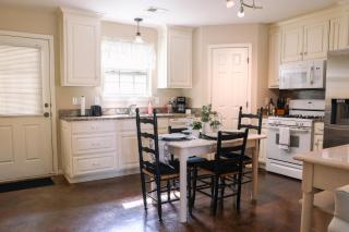 Cozy Corner Cottage - Bentonville - 5