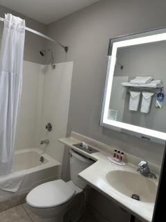 Days Inn by Wyndham Medford - Medford - 1