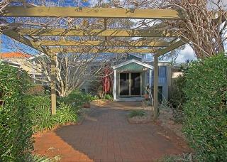 Denham Avenue Whole House Beachside Escape - Surf Beach - 0