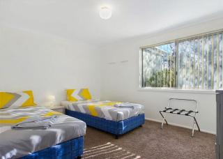 Denham Avenue Whole House Beachside Escape managed by Batemans Bay Accom - 5