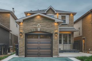 Classic & Luxury Private Detached Entire Home with Free WI-FI & T.V - Brampton - 0