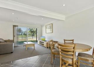 Hibiscus Close Beach Front Living - Maloney's Beach - 5