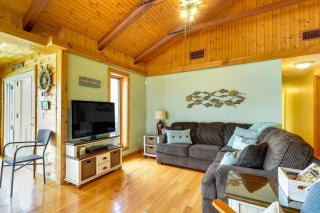 Duck and Bugs Cabin on Boone Lake with Boat Dock! - 6