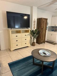 Direct ocean front view 1 bedroom Open Pool Ocean J - Daytona Beach - 6