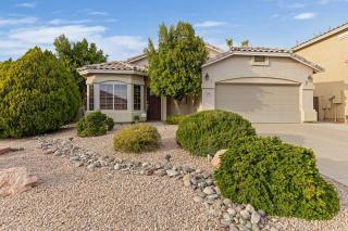 Heatable Pool Outdoor Oasis Amenities BBQ - Gilbert - 8