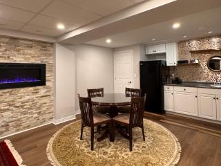 Spacious Bottom-Floor 2BR Suite - 5