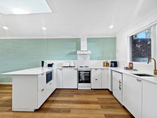 Spacious 2-Bed Townhouse with BBQ by the Beach - Surf Beach - 8