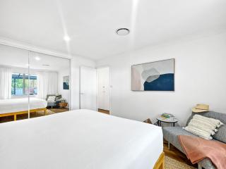 Spacious 2-Bed Townhouse with BBQ by the Beach - Surf Beach - 2