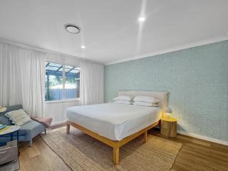 Spacious 2-Bed Townhouse with BBQ by the Beach - Surf Beach - 6