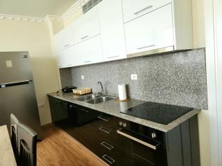 Luxury and Cozy Apartments 150 Meters from the Beach, 750 Meters from Lungo Mare - Vlorë - 3