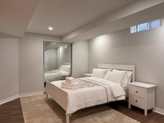 Spacious Bottom-Floor 2BR Suite - 8