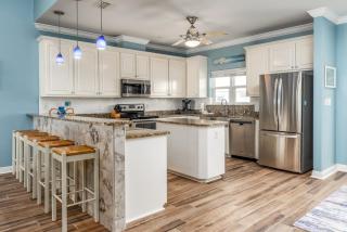 Surf's Up - Beautiful outdoor space as well as a large open floor plan perfect for the whole gang! home - Dauphin Island - 4