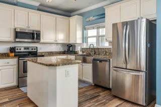 Surf's Up - Beautiful outdoor space as well as a large open floor plan perfect for the whole gang! home - Dauphin Island - 3