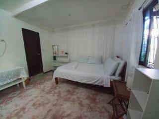 Casa de Viajeros (1st floor, spacious aircon room for 2 persons) - General Luna - 7