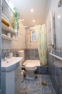 Spacious duplex for up to 6ppl with free parking NEW - Novi Sad - 6