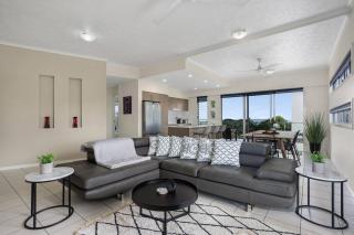 Panoramic views 3BR Cairns City Apartment - Cairns - 6