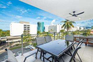 Panoramic views 3BR Cairns City Apartment - Cairns - 4