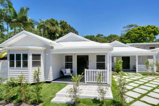 Industrial Luxe Villa - Boutique 1 bedroom luxury Villa - Edge Hill - 0