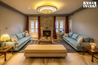 StayVista at Midsummer Moon - Mountain View with Courtyard - 6