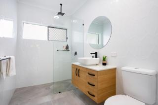 Bamboo Villa - Pet friendly luxury Villa next to Botanical Gardens - Edge Hill - 3