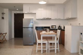 Venice Spacious Condo with Panoramic Mountain Views - Manila - 5