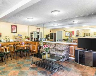 Econo Lodge - Decatur - 9