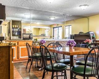 Econo Lodge - Decatur - 7