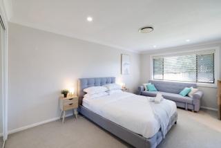 Spacious House with Pool - 5 min walk to Lake - 4