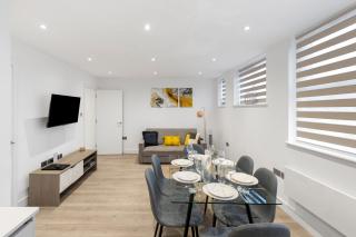Luxurious 2 BR - Apartment - Central Location - London - 6