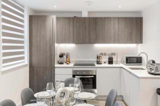 Luxurious 2 BR - Apartment - Central Location - London - 7