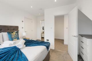 Luxurious 2 BR - Apartment - Sleeps 6 - 4