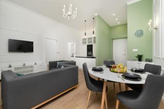 Sage Green Apartment Piotrkowska in Łódź by Noclegi Renters - Łódź - 3