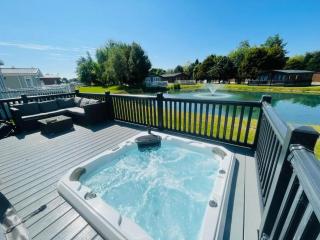 The Waterhole Lodge with Hot Tub - 9