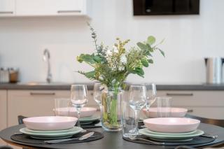 Spacious Apartment with Balcony by Rent like home - Poznan - 2