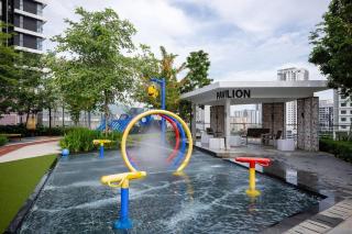 HomeCinema with Seaview, 8pax, Urban Suites by PG Home - George Town - 4