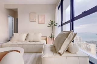 HomeCinema with Seaview, 8pax, Urban Suites by PG Home - George Town - 1