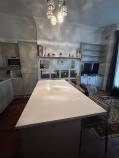 Stunning Holland Park 2 BR - sleeps 6 - 1