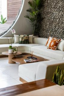 AMR Echo Beach Villa's Canggu - Canggu - 3