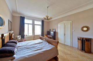 Beautiful view on the Prague castle close to the centre - 3