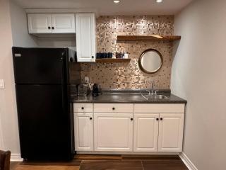 Spacious Bottom-Floor 2BR Suite - Innisfil - 9