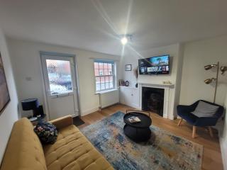 Little Oaks House - Historic Charm & Modern Comfort in Colchester by Catchpole Stays - 0
