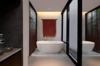 Villa Talisman - Stylish Canggu with Rooftop Villa 5 mins to Beach - Canggu - 8