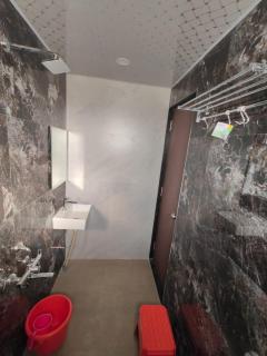 Hotel Veeratn - 6