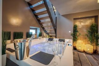 50 Nuances d'Amour - Jacuzzi / Massage / Cinéma - Moirans - 0