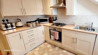 Apartment 4 - striking, 2 bedroom luxury apartment - close to town, mainline rail & theatre - Darlington - 2