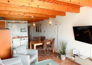Großzügige Wohnung mit zwei Bädern, Terrasse und Balkon - 1